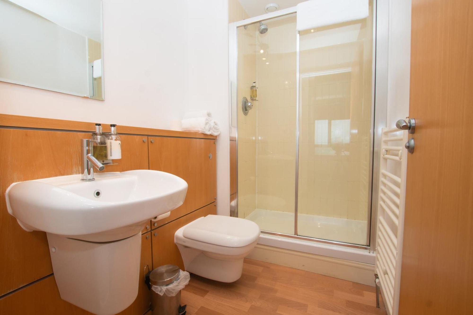Blue Harbour Apartments Единбург Екстериор снимка